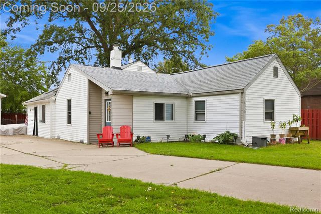 36530 Union Lake Road, Harrison Charter Township, MI 48045