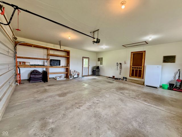 12901 S 550 W, Columbus, IN 47201