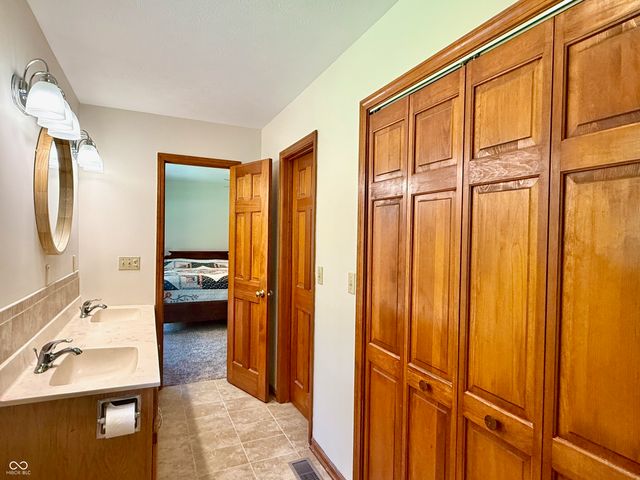 12901 S 550 W, Columbus, IN 47201