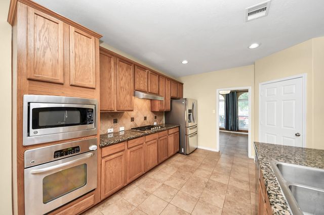 14318 Lakepointe Bend Lane, Cypress, TX 77429