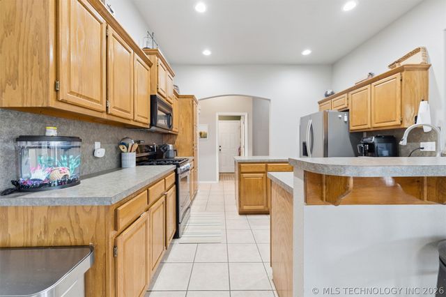 521 S 63rd Place, Broken Arrow, OK 74014