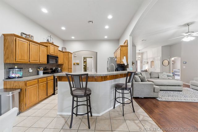 521 S 63rd Place, Broken Arrow, OK 74014