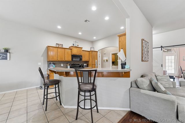 521 S 63rd Place, Broken Arrow, OK 74014