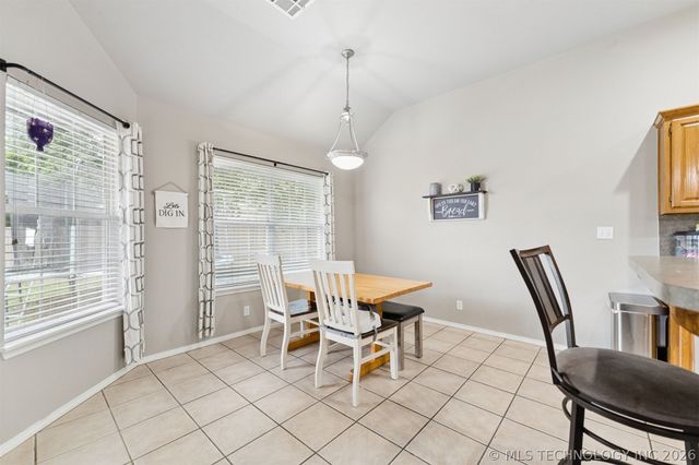521 S 63rd Place, Broken Arrow, OK 74014