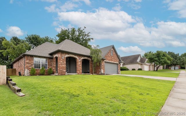 521 S 63rd Place, Broken Arrow, OK 74014