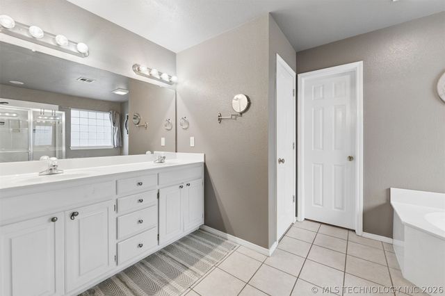 521 S 63rd Place, Broken Arrow, OK 74014