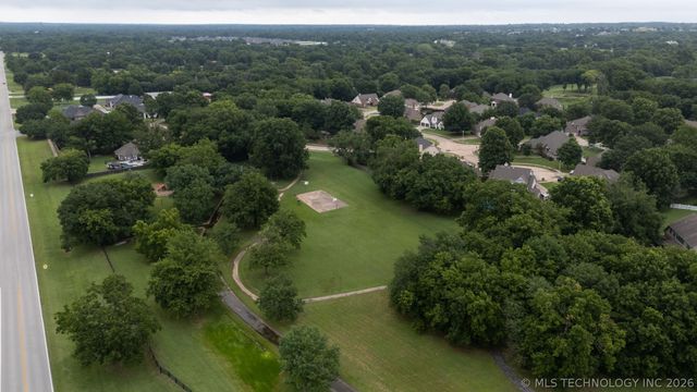 521 S 63rd Place, Broken Arrow, OK 74014