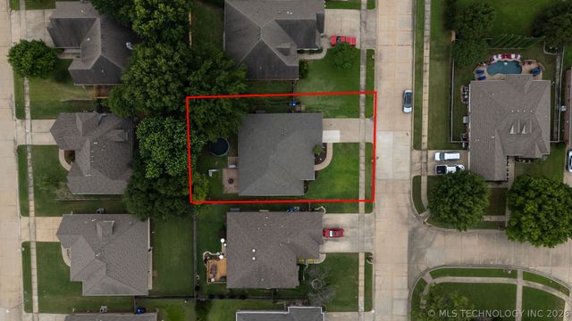 521 S 63rd Place, Broken Arrow, OK 74014