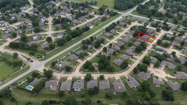 521 S 63rd Place, Broken Arrow, OK 74014