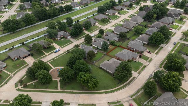 521 S 63rd Place, Broken Arrow, OK 74014
