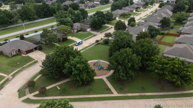 521 S 63rd Place, Broken Arrow, OK 74014