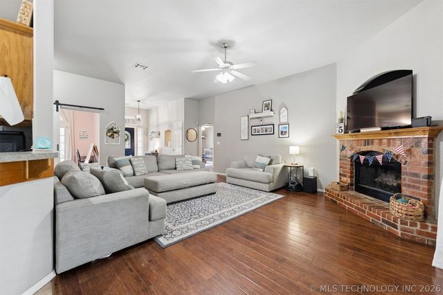 521 S 63rd Place, Broken Arrow, OK 74014