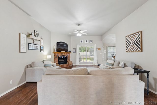 521 S 63rd Place, Broken Arrow, OK 74014