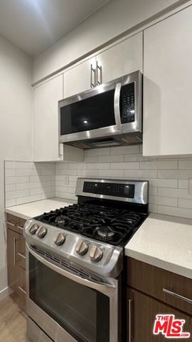 5222 Satsuma Avenue, North Hollywood, CA 91601