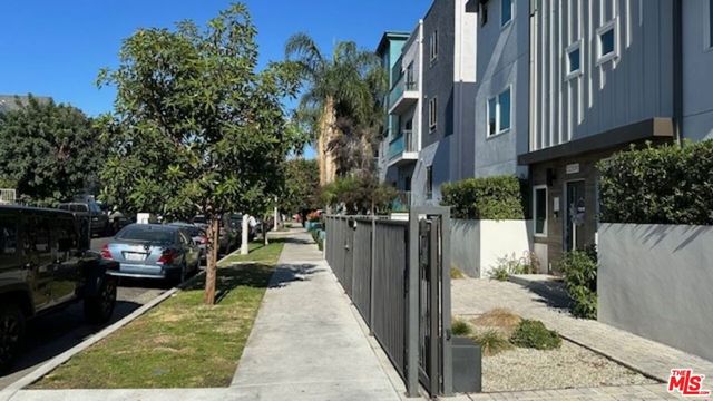 5222 Satsuma Avenue, North Hollywood, CA 91601