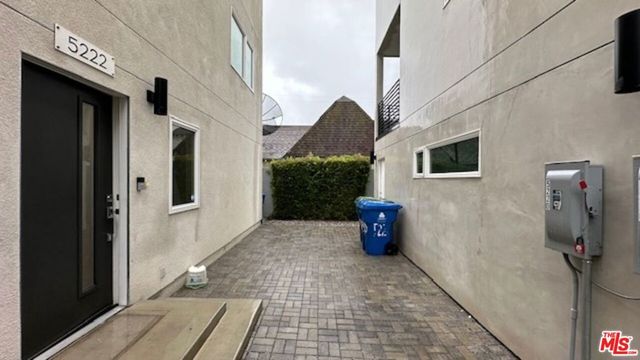 5222 Satsuma Avenue, North Hollywood, CA 91601