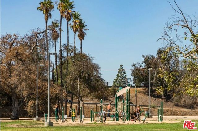5222 Satsuma Avenue, North Hollywood, CA 91601