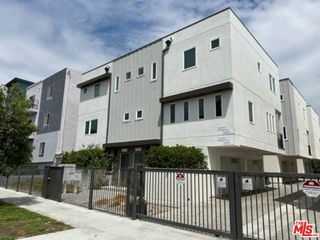 5222 Satsuma Avenue, North Hollywood, CA 91601