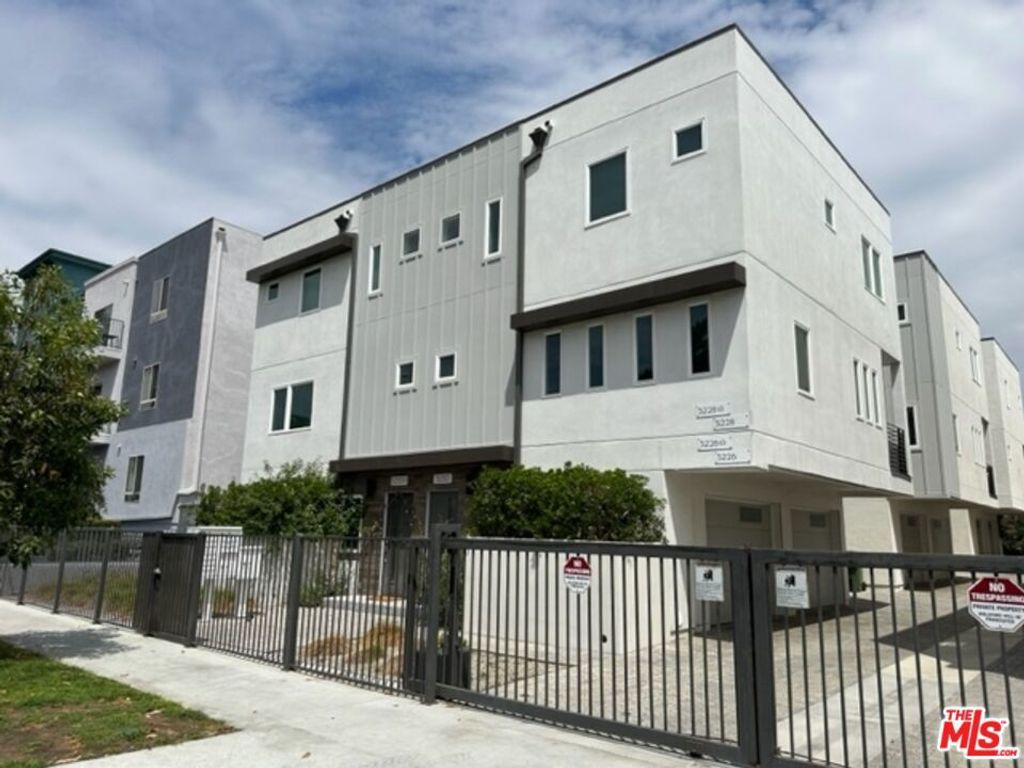 5222 Satsuma Avenue, North Hollywood, CA 91601