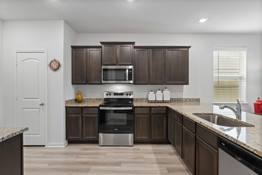 Image 11 of property listing at 10722 Millet Court, Richmond, TX 77469