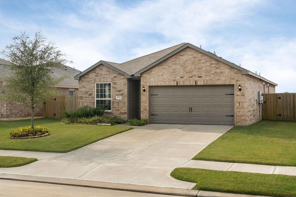 Image 2 of property listing at 10722 Millet Court, Richmond, TX 77469