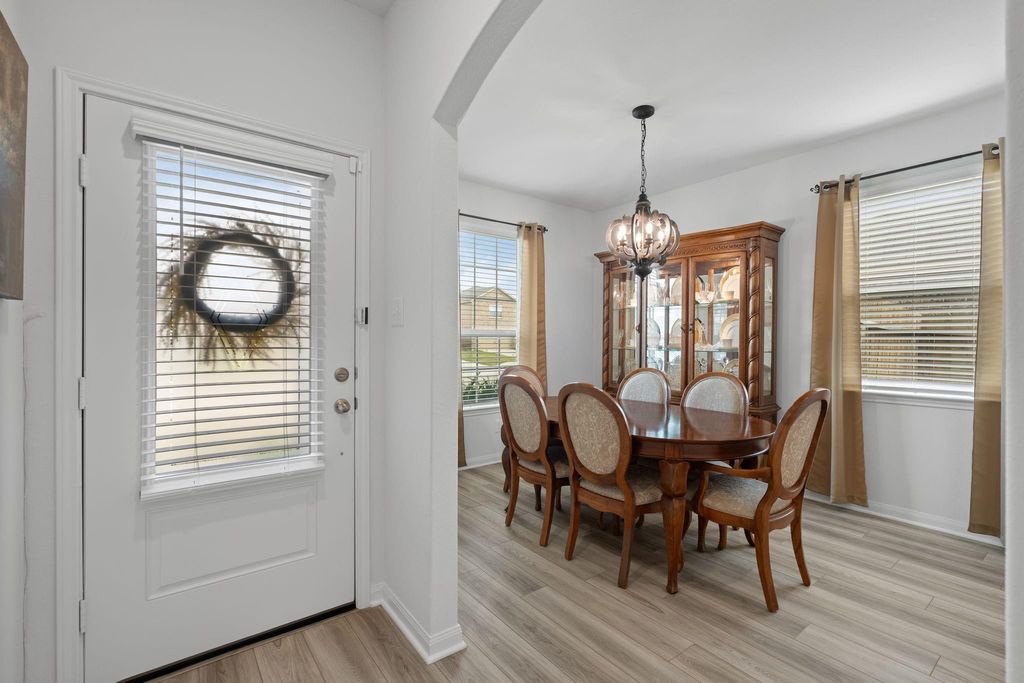 Image 3 of property listing at 10722 Millet Court, Richmond, TX 77469