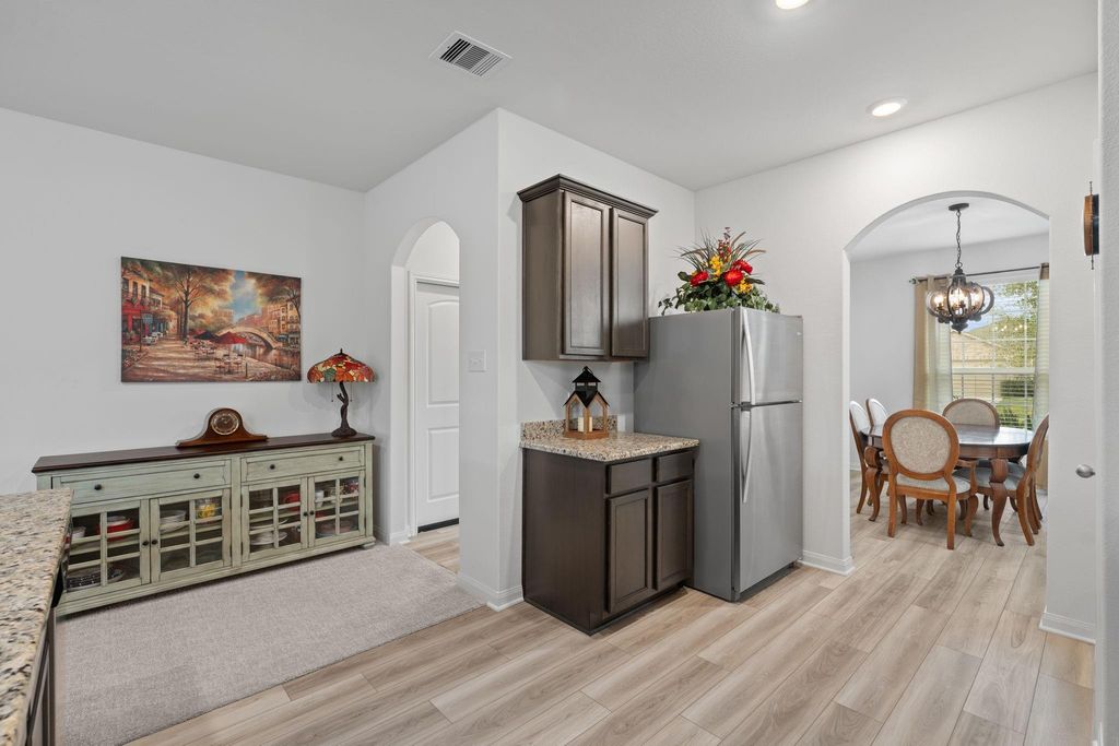 Image 8 of property listing at 10722 Millet Court, Richmond, TX 77469