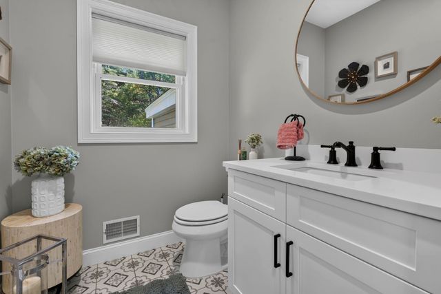 3 Farm Meadows Lane, Londonderry, NH 03053