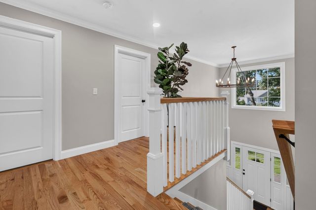 3 Farm Meadows Lane, Londonderry, NH 03053
