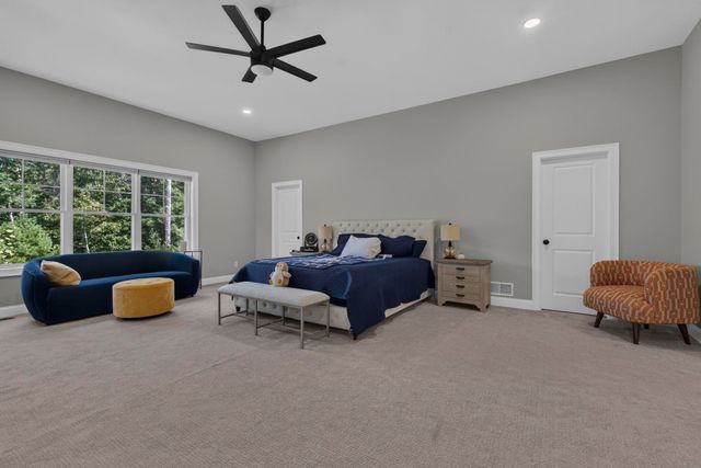 3 Farm Meadows Lane, Londonderry, NH 03053