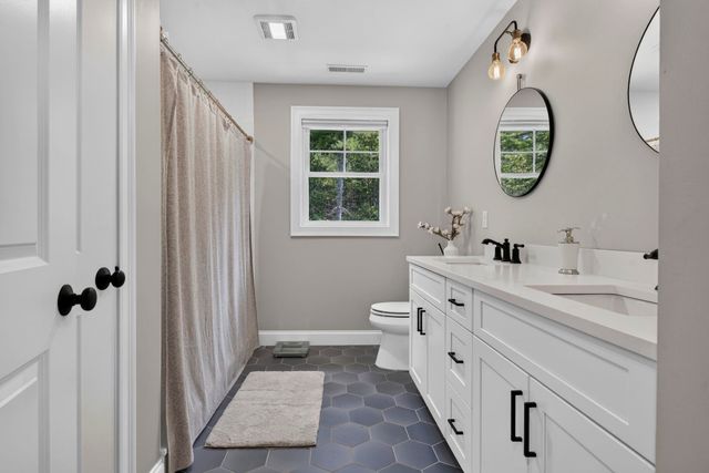 3 Farm Meadows Lane, Londonderry, NH 03053