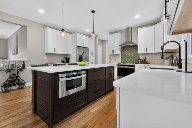3 Farm Meadows Lane, Londonderry, NH 03053