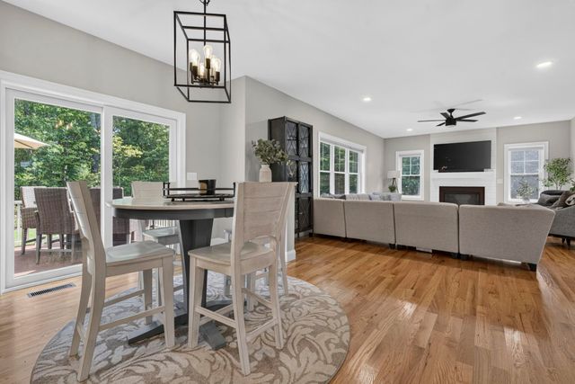 3 Farm Meadows Lane, Londonderry, NH 03053