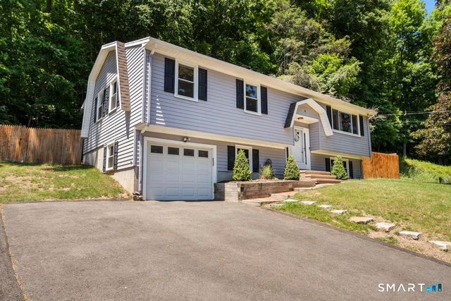 6 Snowapple Lane, Milford, CT 06460
