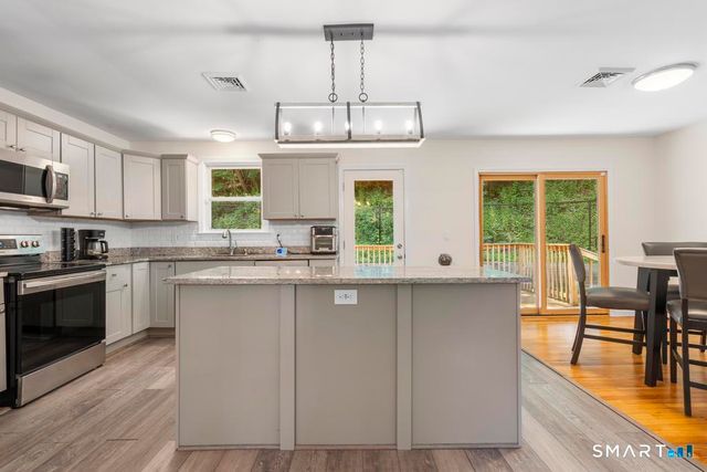 6 Snowapple Lane, Milford, CT 06460