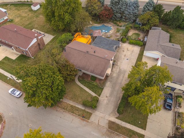 1909 Marzel Drive, Bloomington, IL 61701