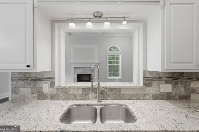 1042 Beaver Dam Road, Hoschton, GA 30548