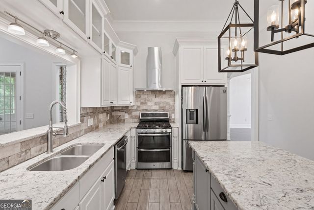 1042 Beaver Dam Road, Hoschton, GA 30548