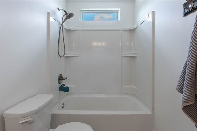 1205 Settlers Bay Court, Sugarcreek Twp, OH 45305