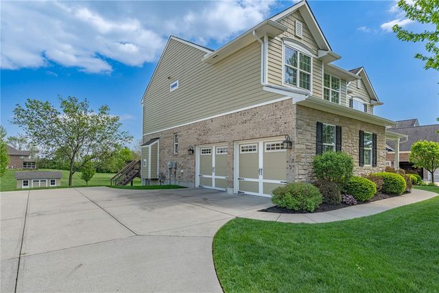1205 Settlers Bay Court, Sugarcreek Twp, OH 45305