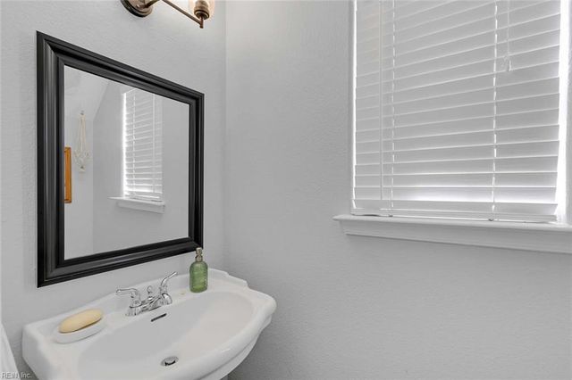 220 Hinton AVE, Chesapeake, VA 23323