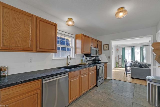 220 Hinton AVE, Chesapeake, VA 23323