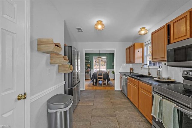 220 Hinton AVE, Chesapeake, VA 23323