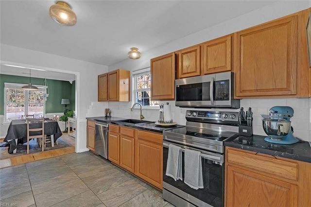 220 Hinton AVE, Chesapeake, VA 23323