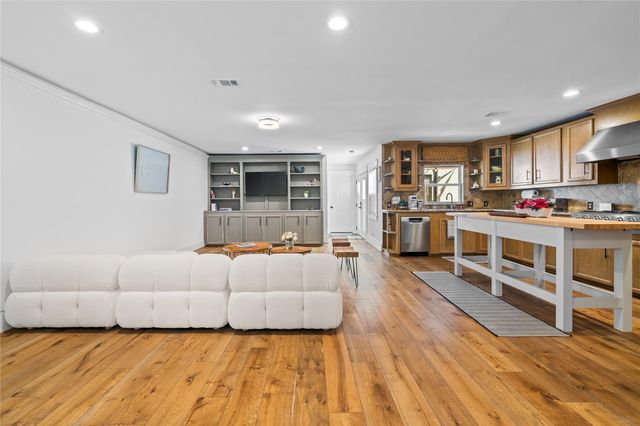 3902 Colquitt Street, Houston, TX 77027