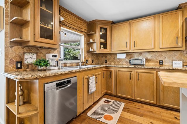 3902 Colquitt Street, Houston, TX 77027