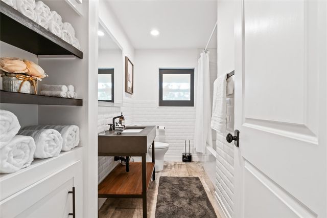 3902 Colquitt Street, Houston, TX 77027