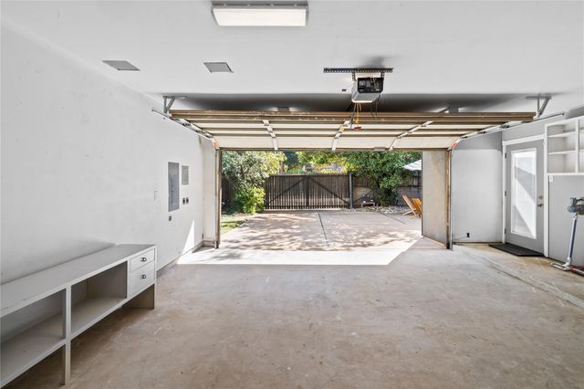 3902 Colquitt Street, Houston, TX 77027