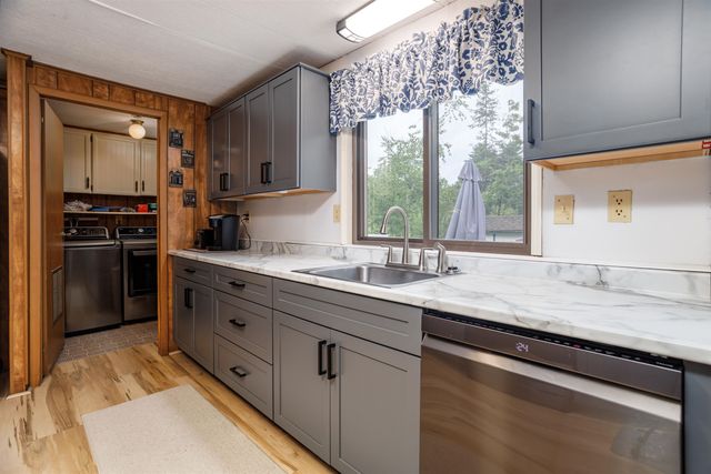 53 River Ledge Drive, Goffstown, NH 03045