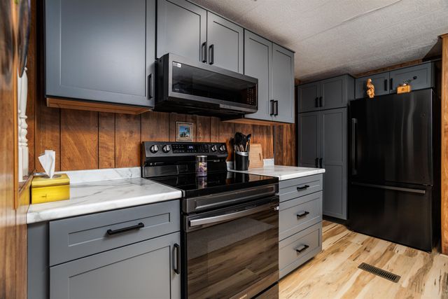 53 River Ledge Drive, Goffstown, NH 03045